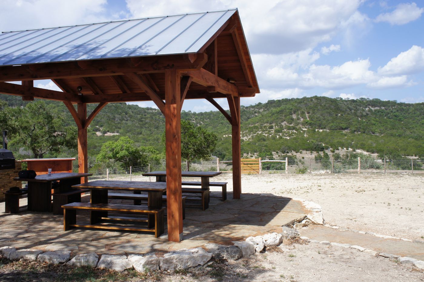19x19, king post, cement or concrete pad, patio furniture, barbecue or grill, residential, garden structure, covered patio, builder/contractor, Austin, Texas, pavilion plans, free standing pavilion, pavilion kit, shade structure